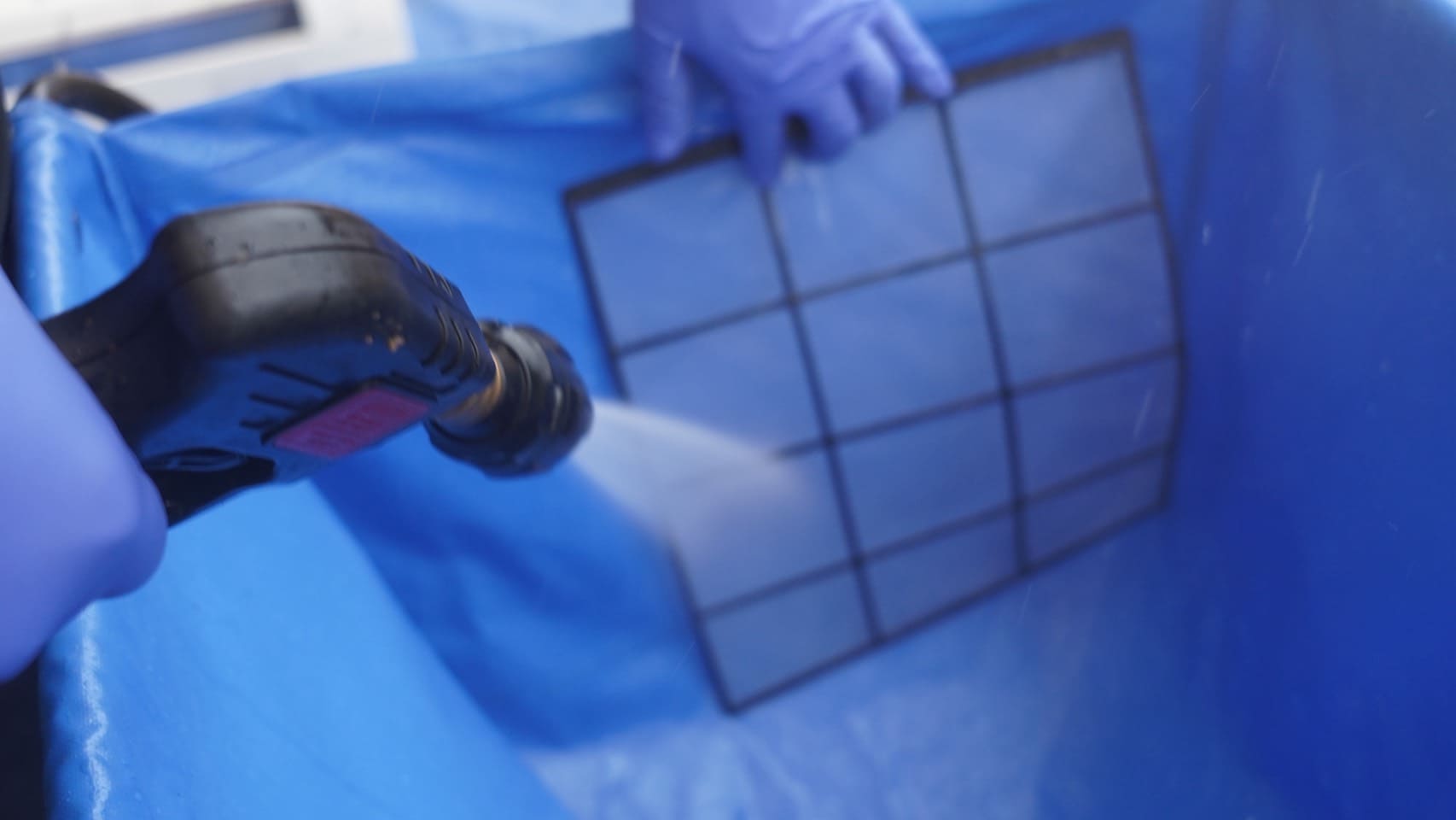 スタッフの作業風景